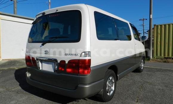 Buy Used Toyota Granvia White Car in Beitbridge in Matabeleland South Buy Used Toyota Granvia White Car in Beitbridge in Matabeleland South