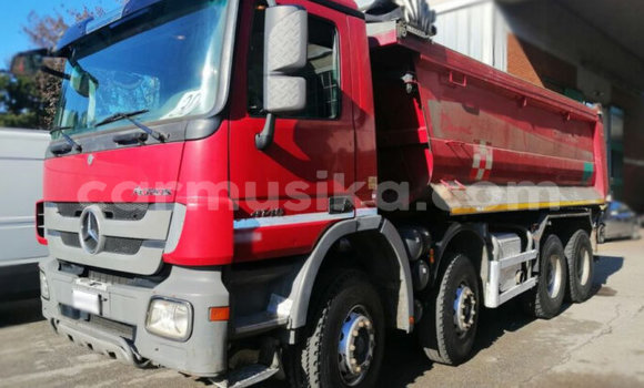 Buy Used Mercedes‒Benz Tipper Red Truck in Beitbridge in Matabeleland South Buy Used Mercedes‒Benz Tipper Red Truck in Beitbridge in Matabeleland South