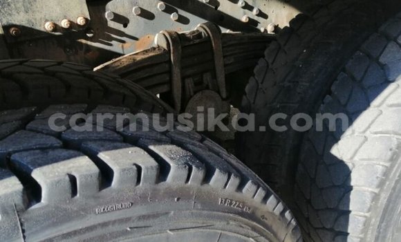 Buy Used Mercedes‒Benz Tipper Red Truck in Beitbridge in Matabeleland South Buy Used Mercedes‒Benz Tipper Red Truck in Beitbridge in Matabeleland South