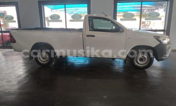 Buy Used Toyota Hilux White Car in Beitbridge in Matabeleland South
