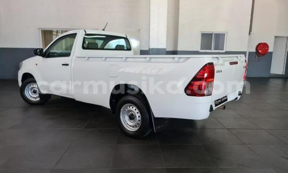 Tenga Tsaru Toyota Hilux Chena Mota in Beitbridge in Matabeleland South Tenga Tsaru Toyota Hilux Chena Mota in Beitbridge in Matabeleland South