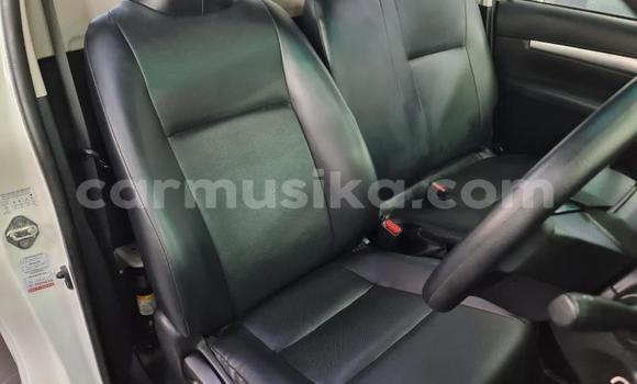 Acheter Occasion Voiture Toyota Hilux Blanc à Beitbridge, Matabeleland South Acheter Occasion Voiture Toyota Hilux Blanc à Beitbridge, Matabeleland South