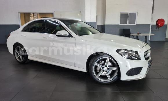 Acheter Occasion Voiture Mercedes-Benz C-Classe Blanc à Beitbridge, Matabeleland South Acheter Occasion Voiture Mercedes-Benz C-Classe Blanc à Beitbridge, Matabeleland South