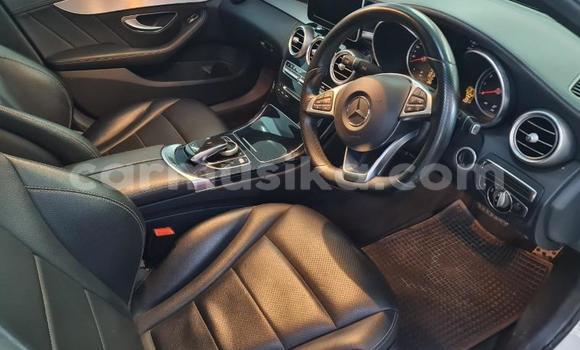 Acheter Occasion Voiture Mercedes-Benz C-Classe Blanc à Beitbridge, Matabeleland South Acheter Occasion Voiture Mercedes-Benz C-Classe Blanc à Beitbridge, Matabeleland South