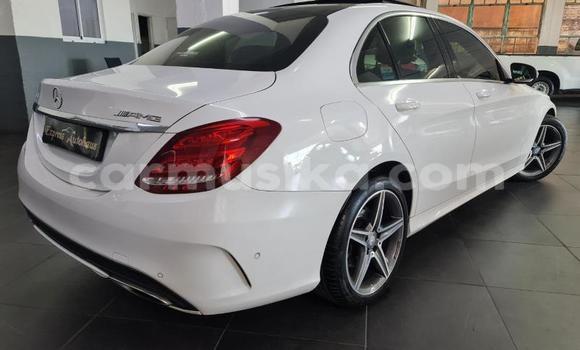 Acheter Occasion Voiture Mercedes-Benz C-Classe Blanc à Beitbridge, Matabeleland South Acheter Occasion Voiture Mercedes-Benz C-Classe Blanc à Beitbridge, Matabeleland South