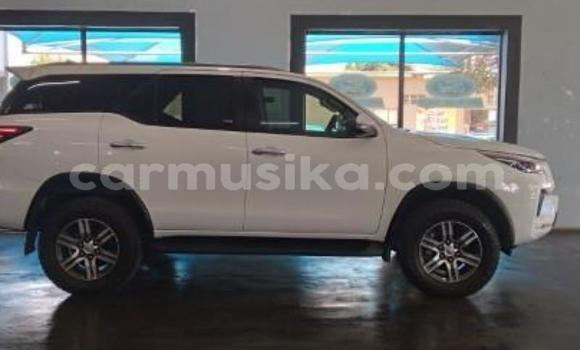 Buy Used Toyota Fortuner White Car in Beitbridge in Matabeleland South