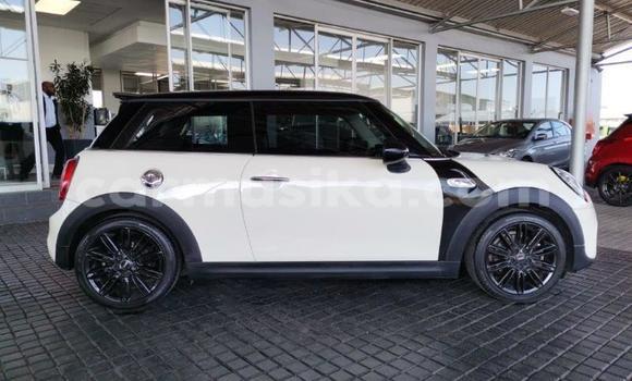 Buy Used Mini Cooper S clubman White Car in Beitbridge in Matabeleland South