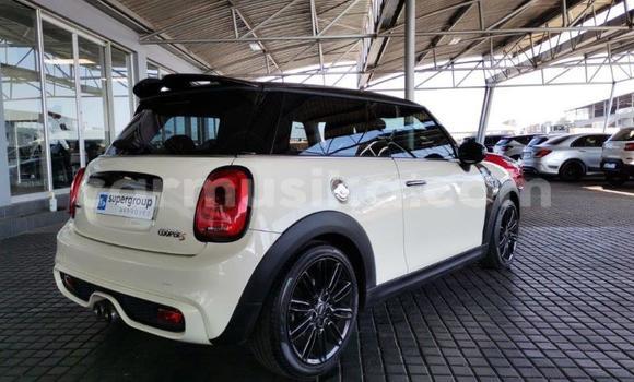 Acheter Occasion Voiture Mini Cooper S clubman Blanc à Beitbridge, Matabeleland South Acheter Occasion Voiture Mini Cooper S clubman Blanc à Beitbridge, Matabeleland South