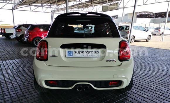 Acheter Occasion Voiture Mini Cooper S clubman Blanc à Beitbridge, Matabeleland South Acheter Occasion Voiture Mini Cooper S clubman Blanc à Beitbridge, Matabeleland South