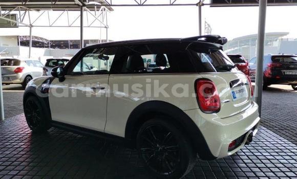 Acheter Occasion Voiture Mini Cooper S clubman Blanc à Beitbridge, Matabeleland South Acheter Occasion Voiture Mini Cooper S clubman Blanc à Beitbridge, Matabeleland South