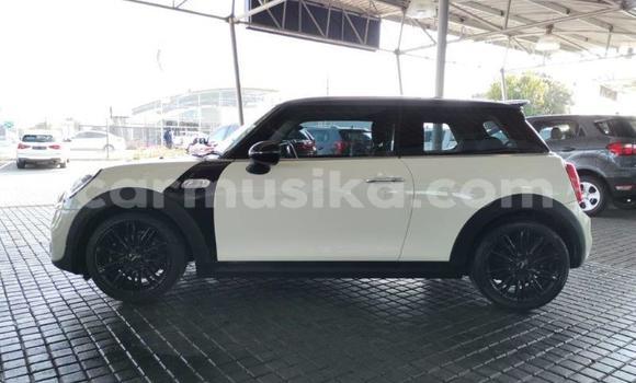 Acheter Occasion Voiture Mini Cooper S clubman Blanc à Beitbridge, Matabeleland South Acheter Occasion Voiture Mini Cooper S clubman Blanc à Beitbridge, Matabeleland South