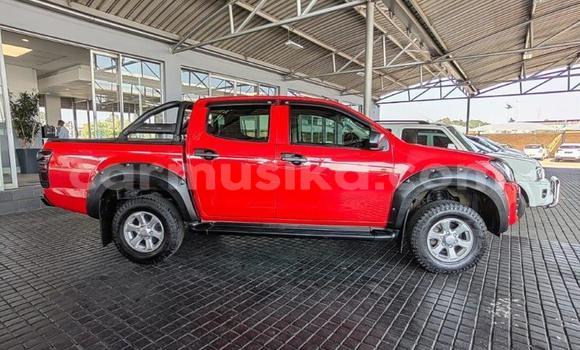Acheter Occasion Voiture Isuzu D–MAX Rouge à Beitbridge, Matabeleland South