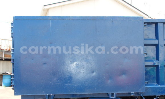 Buy Used Mercedes‒Benz Truck Blue Truck in Beitbridge in Matabeleland South Buy Used Mercedes‒Benz Truck Blue Truck in Beitbridge in Matabeleland South