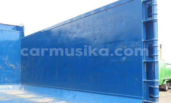 Buy Used Mercedes‒Benz Truck Blue Truck in Beitbridge in Matabeleland South Buy Used Mercedes‒Benz Truck Blue Truck in Beitbridge in Matabeleland South