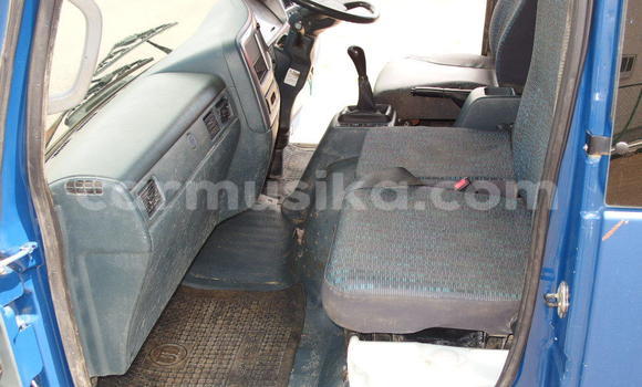 Buy Used Mercedes‒Benz Truck Blue Truck in Beitbridge in Matabeleland South Buy Used Mercedes‒Benz Truck Blue Truck in Beitbridge in Matabeleland South