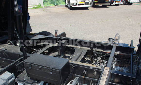 Buy Used Mercedes‒Benz Truck Blue Truck in Beitbridge in Matabeleland South Buy Used Mercedes‒Benz Truck Blue Truck in Beitbridge in Matabeleland South