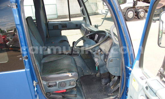 Buy Used Mercedes‒Benz Truck Blue Truck in Beitbridge in Matabeleland South Buy Used Mercedes‒Benz Truck Blue Truck in Beitbridge in Matabeleland South