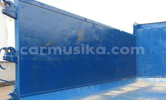 Buy Used Mercedes‒Benz Truck Blue Truck in Beitbridge in Matabeleland South Buy Used Mercedes‒Benz Truck Blue Truck in Beitbridge in Matabeleland South