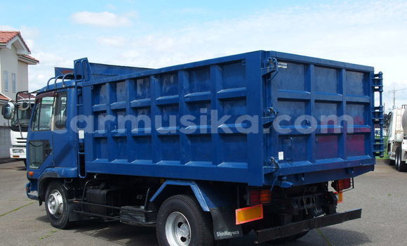 Buy Used Mercedes‒Benz Truck Blue Truck in Beitbridge in Matabeleland South Buy Used Mercedes‒Benz Truck Blue Truck in Beitbridge in Matabeleland South