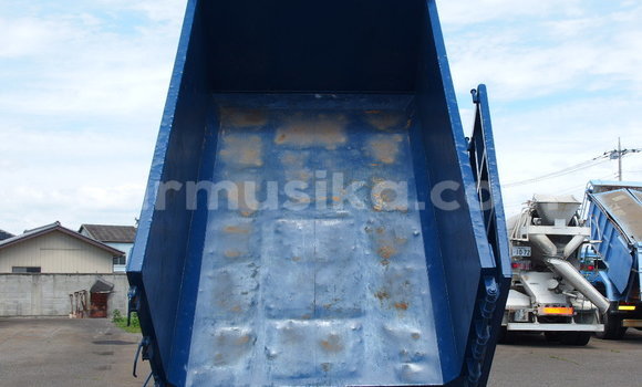 Buy Used Mercedes‒Benz Truck Blue Truck in Beitbridge in Matabeleland South Buy Used Mercedes‒Benz Truck Blue Truck in Beitbridge in Matabeleland South