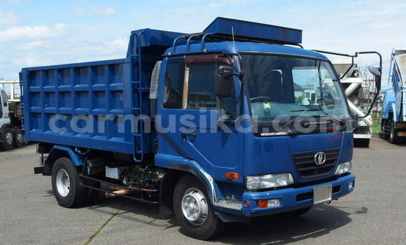 Buy Used Mercedes‒Benz Truck Blue Truck in Beitbridge in Matabeleland South Buy Used Mercedes‒Benz Truck Blue Truck in Beitbridge in Matabeleland South