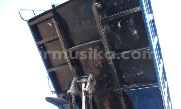 Buy Used Mercedes‒Benz Truck Blue Truck in Beitbridge in Matabeleland South Buy Used Mercedes‒Benz Truck Blue Truck in Beitbridge in Matabeleland South