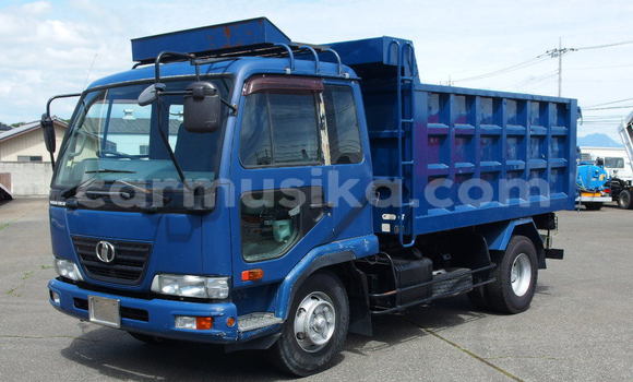 Buy Used Mercedes‒Benz Truck Blue Truck in Beitbridge in Matabeleland South Buy Used Mercedes‒Benz Truck Blue Truck in Beitbridge in Matabeleland South