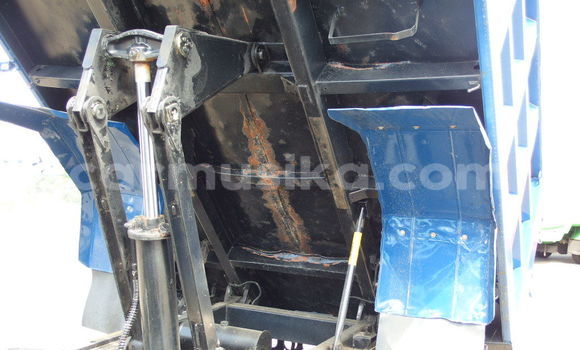 Buy Used Mercedes‒Benz Truck Blue Truck in Beitbridge in Matabeleland South Buy Used Mercedes‒Benz Truck Blue Truck in Beitbridge in Matabeleland South