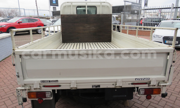 Acheter Occasion Utilitaire Toyota Dyna Blanc à Beitbridge, Matabeleland South Acheter Occasion Utilitaire Toyota Dyna Blanc à Beitbridge, Matabeleland South