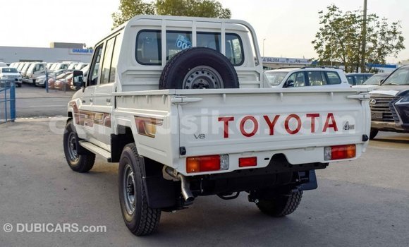 Acheter Import Voiture Toyota Land Cruiser Blanc à Import - Dubai, Harare Acheter Import Voiture Toyota Land Cruiser Blanc à Import - Dubai, Harare