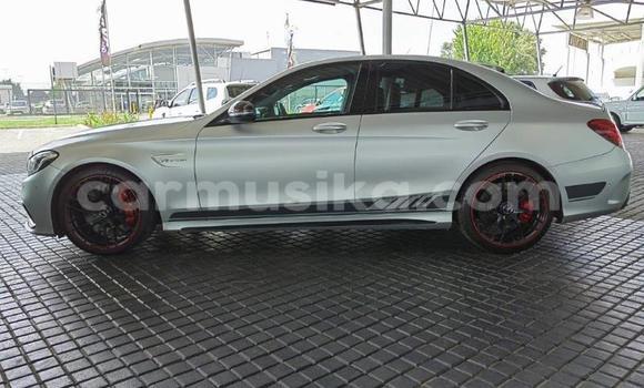 Nunua Ilio tumika Mercedes-Benz C-Classe Fedha Gari ndani ya Beitbridge nchini Matabeleland Kusini