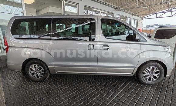 Acheter Occasion Voiture Hyundai H1 Gris à Beitbridge, Matabeleland South Acheter Occasion Voiture Hyundai H1 Gris à Beitbridge, Matabeleland South