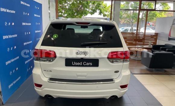 Tenga Tsaru Jeep Grand Cherokee Chena Mota in Beitbridge in Matabeleland South Tenga Tsaru Jeep Grand Cherokee Chena Mota in Beitbridge in Matabeleland South