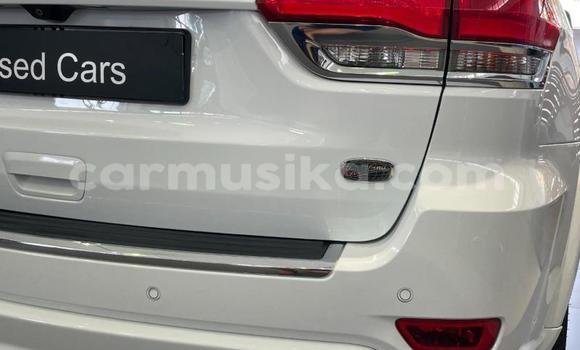 Tenga Tsaru Jeep Grand Cherokee Chena Mota in Beitbridge in Matabeleland South Tenga Tsaru Jeep Grand Cherokee Chena Mota in Beitbridge in Matabeleland South