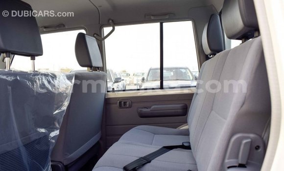 Acheter Import Voiture Toyota Land Cruiser Blanc à Import - Dubai, Harare Acheter Import Voiture Toyota Land Cruiser Blanc à Import - Dubai, Harare