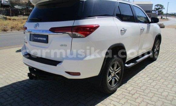 Acheter Occasion Voiture Toyota Fortuner Blanc à Beitbridge, Matabeleland South Acheter Occasion Voiture Toyota Fortuner Blanc à Beitbridge, Matabeleland South