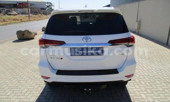 Acheter Occasion Voiture Toyota Fortuner Blanc à Beitbridge, Matabeleland South Acheter Occasion Voiture Toyota Fortuner Blanc à Beitbridge, Matabeleland South