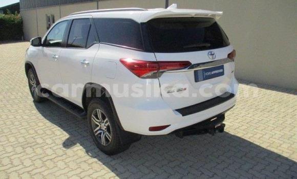 Acheter Occasion Voiture Toyota Fortuner Blanc à Beitbridge, Matabeleland South Acheter Occasion Voiture Toyota Fortuner Blanc à Beitbridge, Matabeleland South
