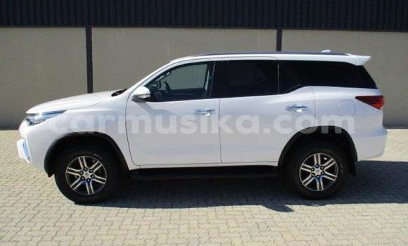 Acheter Occasion Voiture Toyota Fortuner Blanc à Beitbridge, Matabeleland South Acheter Occasion Voiture Toyota Fortuner Blanc à Beitbridge, Matabeleland South
