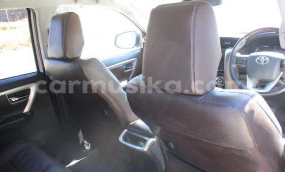 Acheter Occasion Voiture Toyota Fortuner Blanc à Beitbridge, Matabeleland South Acheter Occasion Voiture Toyota Fortuner Blanc à Beitbridge, Matabeleland South