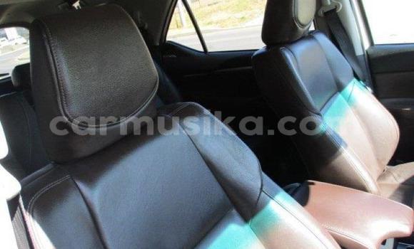 Acheter Occasion Voiture Toyota Fortuner Blanc à Beitbridge, Matabeleland South Acheter Occasion Voiture Toyota Fortuner Blanc à Beitbridge, Matabeleland South