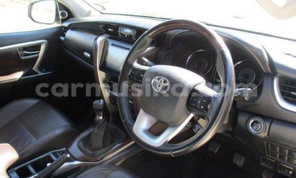 Acheter Occasion Voiture Toyota Fortuner Blanc à Beitbridge, Matabeleland South Acheter Occasion Voiture Toyota Fortuner Blanc à Beitbridge, Matabeleland South