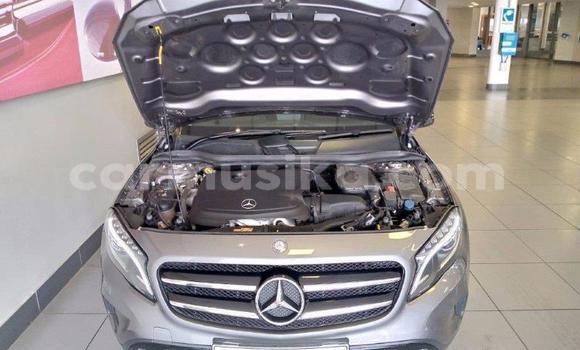 Acheter Occasion Voiture Mercedes-Benz C-Classe Gris à Beitbridge, Matabeleland South Acheter Occasion Voiture Mercedes-Benz C-Classe Gris à Beitbridge, Matabeleland South