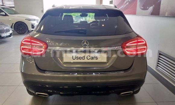 Acheter Occasion Voiture Mercedes-Benz C-Classe Gris à Beitbridge, Matabeleland South Acheter Occasion Voiture Mercedes-Benz C-Classe Gris à Beitbridge, Matabeleland South