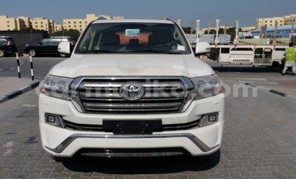 Acheter Import Voiture Toyota Land Cruiser Blanc à Import - Dubai, Harare Acheter Import Voiture Toyota Land Cruiser Blanc à Import - Dubai, Harare