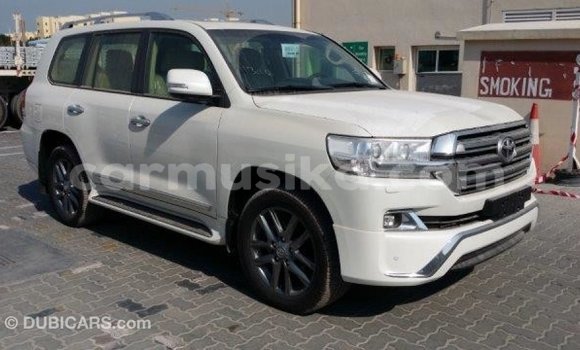 Acheter Import Voiture Toyota Land Cruiser Blanc à Import - Dubai, Harare Acheter Import Voiture Toyota Land Cruiser Blanc à Import - Dubai, Harare