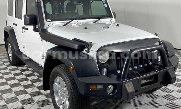 Nunua Ilio tumika Jeep Wrangler Nyeupe Gari ndani ya Beitbridge nchini Matabeleland Kusini