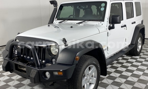 Acheter Occasion Voiture Jeep Wrangler Blanc à Beitbridge, Matabeleland South Acheter Occasion Voiture Jeep Wrangler Blanc à Beitbridge, Matabeleland South