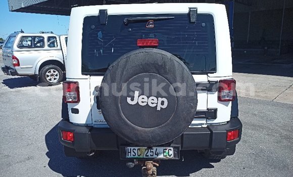 Acheter Occasion Voiture Jeep Wrangler Blanc à Beitbridge, Matabeleland South Acheter Occasion Voiture Jeep Wrangler Blanc à Beitbridge, Matabeleland South