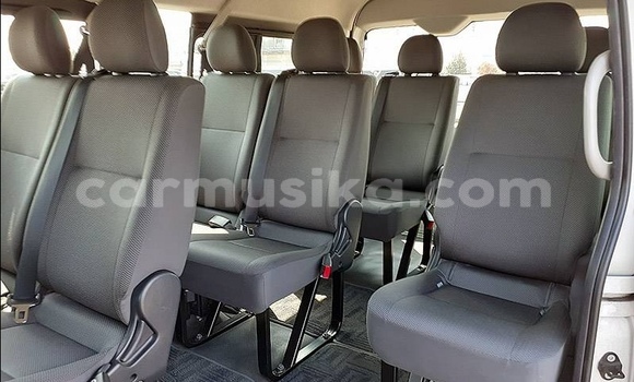 Acheter Occasion Voiture Toyota Hiace Blanc à Beitbridge, Matabeleland South Acheter Occasion Voiture Toyota Hiace Blanc à Beitbridge, Matabeleland South